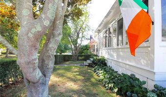 22 Bateman Ave, Newport, RI 02840