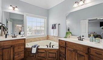 5711 Nottingham Pl, Bartlesville, OK 74006