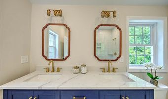 1 Cheshire Dr, Barrington, RI 02806
