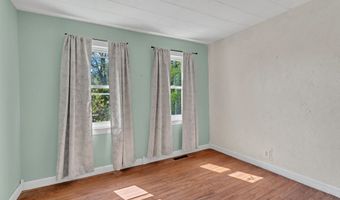 58 Grove St Ext, Branford, CT 06405