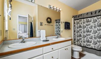 8 Bass St, Alligator Point, FL 32346