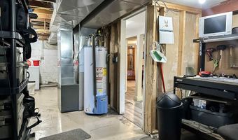 424 Hilltop Rd, Ames, IA 50014