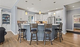 560 Club Dr, Aurora, OH 44202
