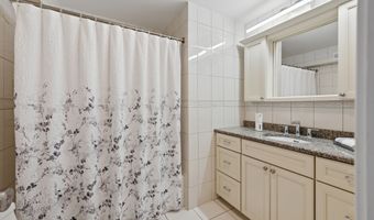 3 Bayberry Dr, Brookfield, CT 06804