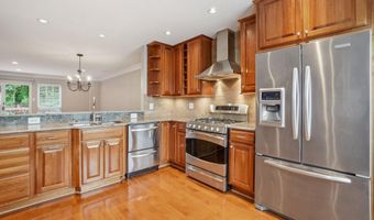 1253 QUAKER HILL Dr, Alexandria, VA 22314