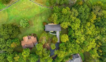 3320 Hazelwood Ct, Baneberry, TN 37890