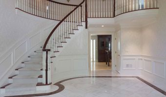 41 Marlpit Pl, Middletown, NJ 07748