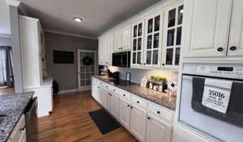 2032 Red Oak Ln NE, Arab, AL 35016