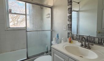 6 Irving Pl, Danbury, CT 06810