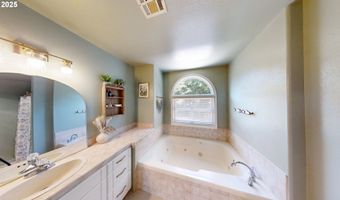 947 3RD St, Brookings, OR 97415