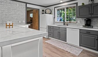 351 E Mountain View Dr, Allyn, WA 98524