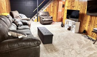 1227 E Linden St, Algona, IA 50511