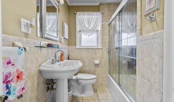 75 Linda Dr, Bridgeport, CT 06606