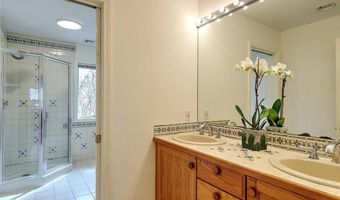 60 Pheasant Dr, East Greenwich, RI 02818