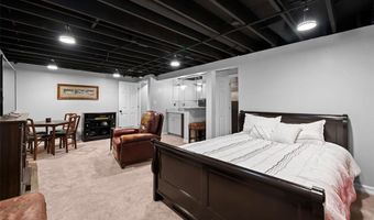 170 Cascade Terrace Dr, Ballwin, MO 63021