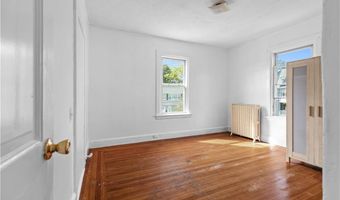 7 Caswell Ave, Newport, RI 02840