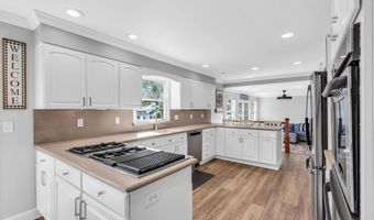 23 Pelican Dr, Bayville, NJ 08721