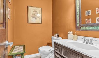 8 Sassafras Ln, Clinton, CT 06413