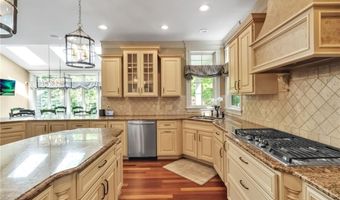 5007 Rockhaven Dr, Clarence, NY 14031