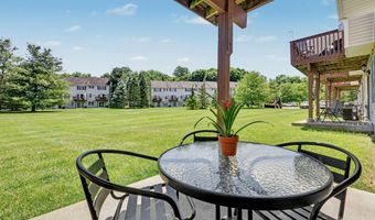 903 Larson Dr 903, Danbury, CT 06810