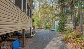 104 Merriment Ln, Blakeslee, PA 18610
