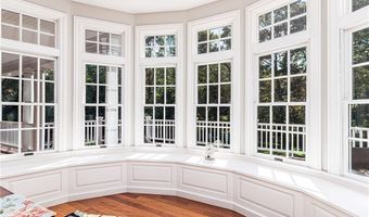 25 Westfield Dr, East Greenwich, RI 02818