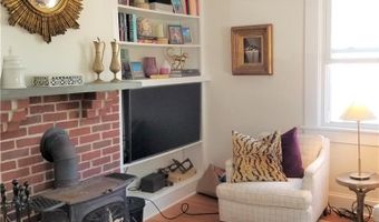 19 Stockholm St, Newport, RI 02840