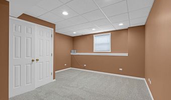 1470 Boulder Bluff Ln, Algonquin, IL 60102
