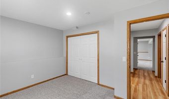 5809 126th St W, Apple Valley, MN 55124