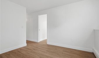 25 Stoneham St, Cranston, RI 02920
