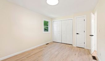 31 Flat Rock Rd, Branford, CT 06405