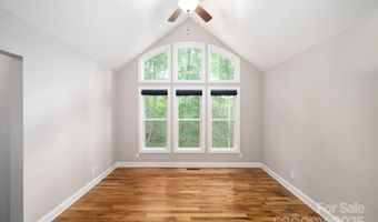 17 Bohemian Ln, Asheville, NC 28805