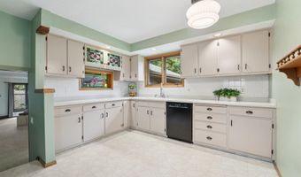 27 CARIBOU Ct, Appleton, WI 54911