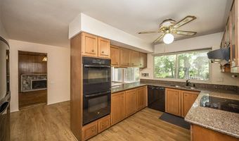 425 Kenilworth Ln, Ballwin, MO 63011