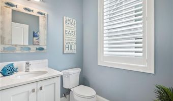 100 Algonquin Rd 13, Narragansett, RI 02882