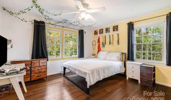 1 Glen Cove Rd, Arden, NC 28704