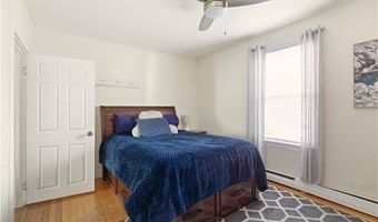 13 Holland St 1, Newport, RI 02840