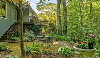 5 Hillcrest Rd E, Asheville, NC 28804