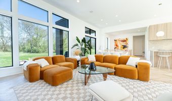 5044 Hickory Pointe Woods SE, Ada, MI 49301