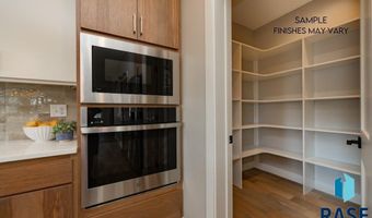 1517 W Autumn Cir, Brandon, SD 57005