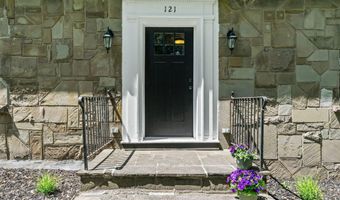 121 Maltbie Dr, Amsterdam, NY 12010