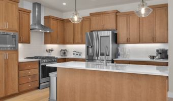 1004 S 46TH St, Springfield, OR 97478