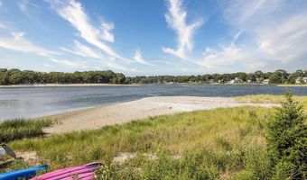 1040 Buttonwoods Ave, Warwick, RI 02886