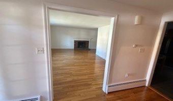 27 Lincoln Cir W 27, Andover, MA 01810