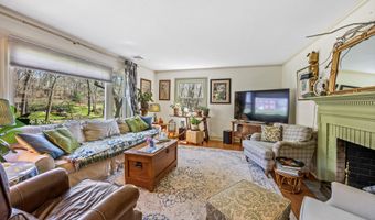303 Beacon Hill Dr, Cheshire, CT 06410