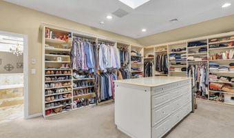 14 Bunker Hill Dr, Middletown, NJ 07748