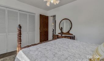 5 Fairway Dr, Arden, NC 28704