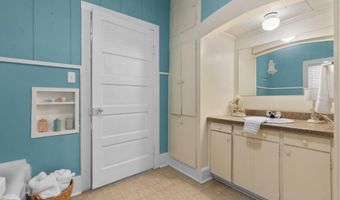 203 5th St, Abbeville, LA 70510