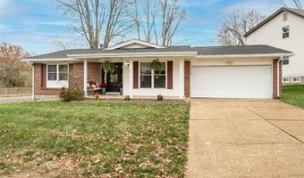 704 Woodrun Dr, Ballwin, MO 63021