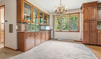 1129 Oak Tree Rd, Akron, OH 44320